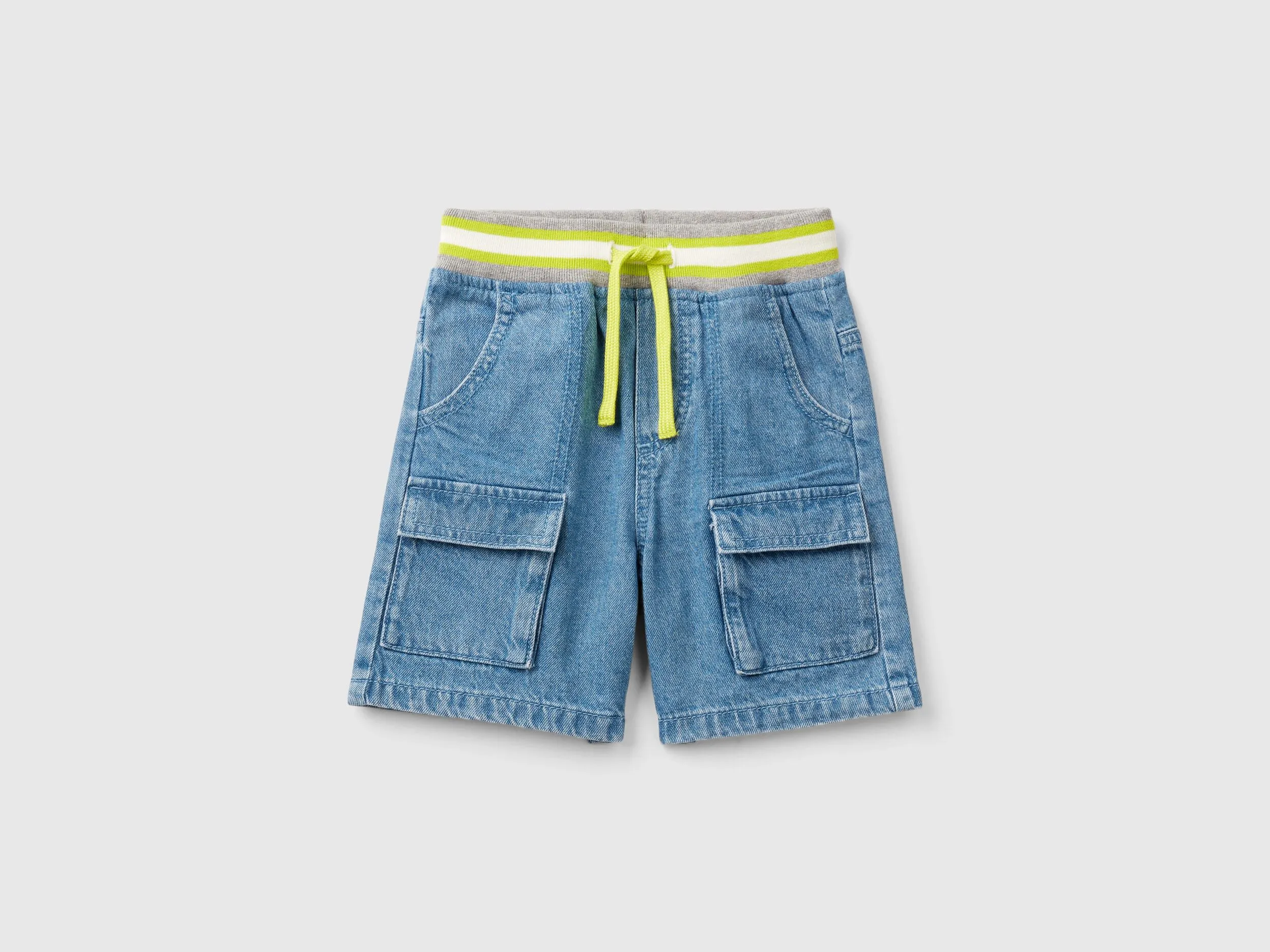 Bermudas cargo en denim ligero