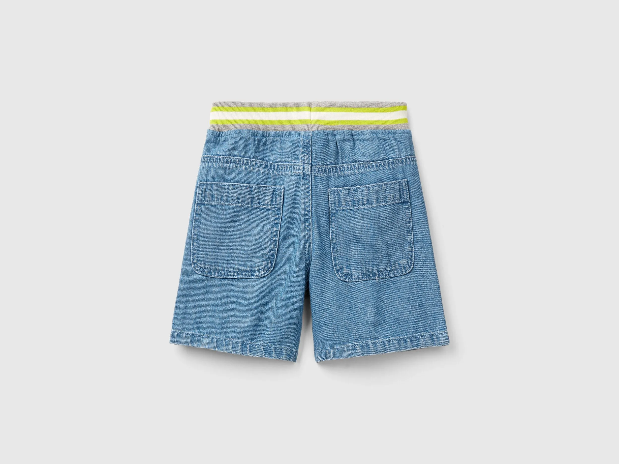 Bermudas cargo en denim ligero