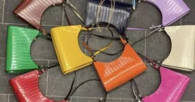 Bolsos de mujer disponibles en una amplia gama de modelos y colores para la venta al por mayor desde Turquía.