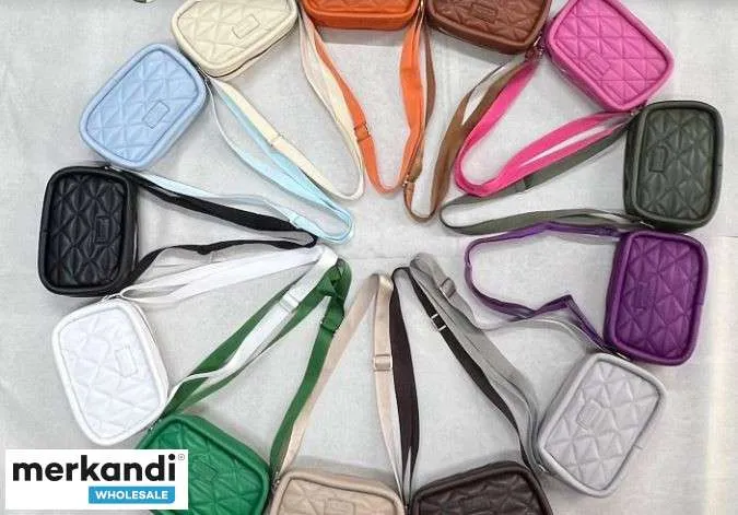 Bolsos de mujer disponibles en una amplia gama de variantes de modelos y variantes de color para la venta al por mayor desde Tur