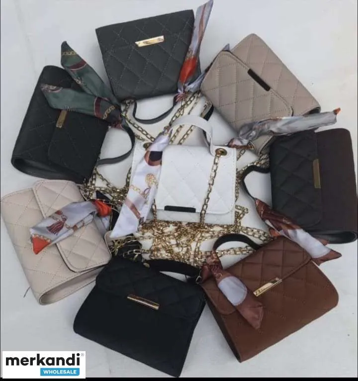 Bolsos de mujer en varios modelos y colores para la venta al por mayor directamente desde Turquía.