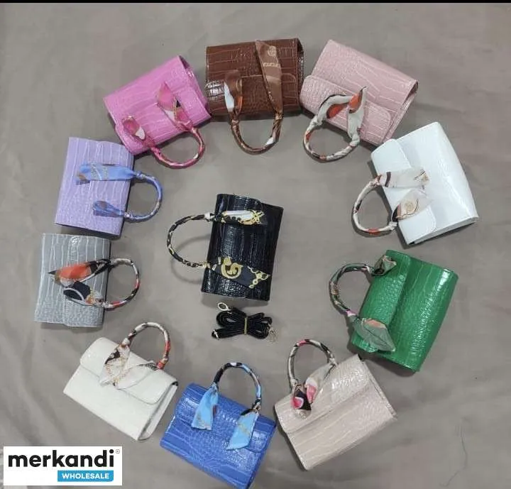 Bolsos de mujer en varios modelos y colores para la venta al por mayor directamente desde Turquía.