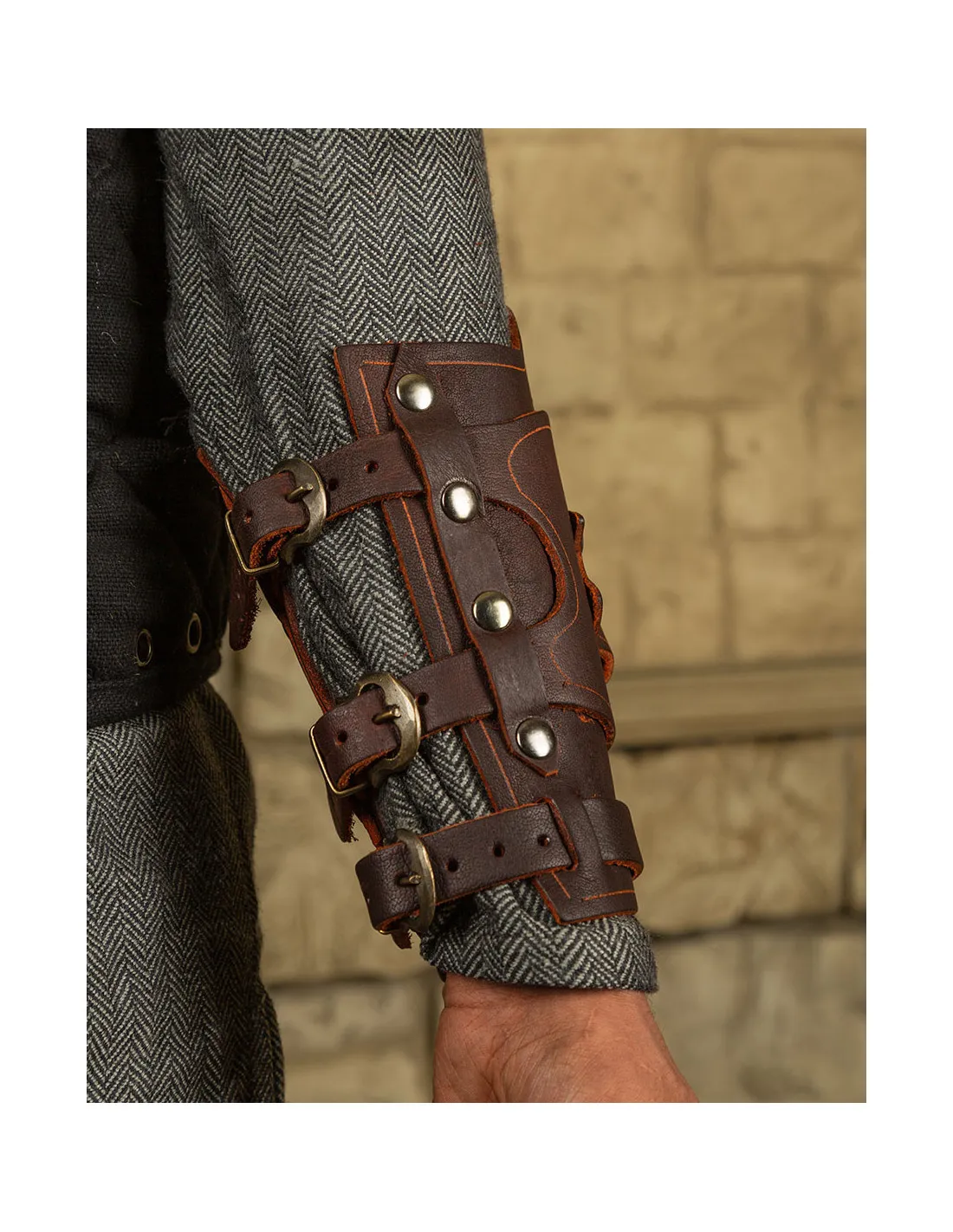 Brazalete con bolsillo para poción modelo Geralt, marrón mano derecha