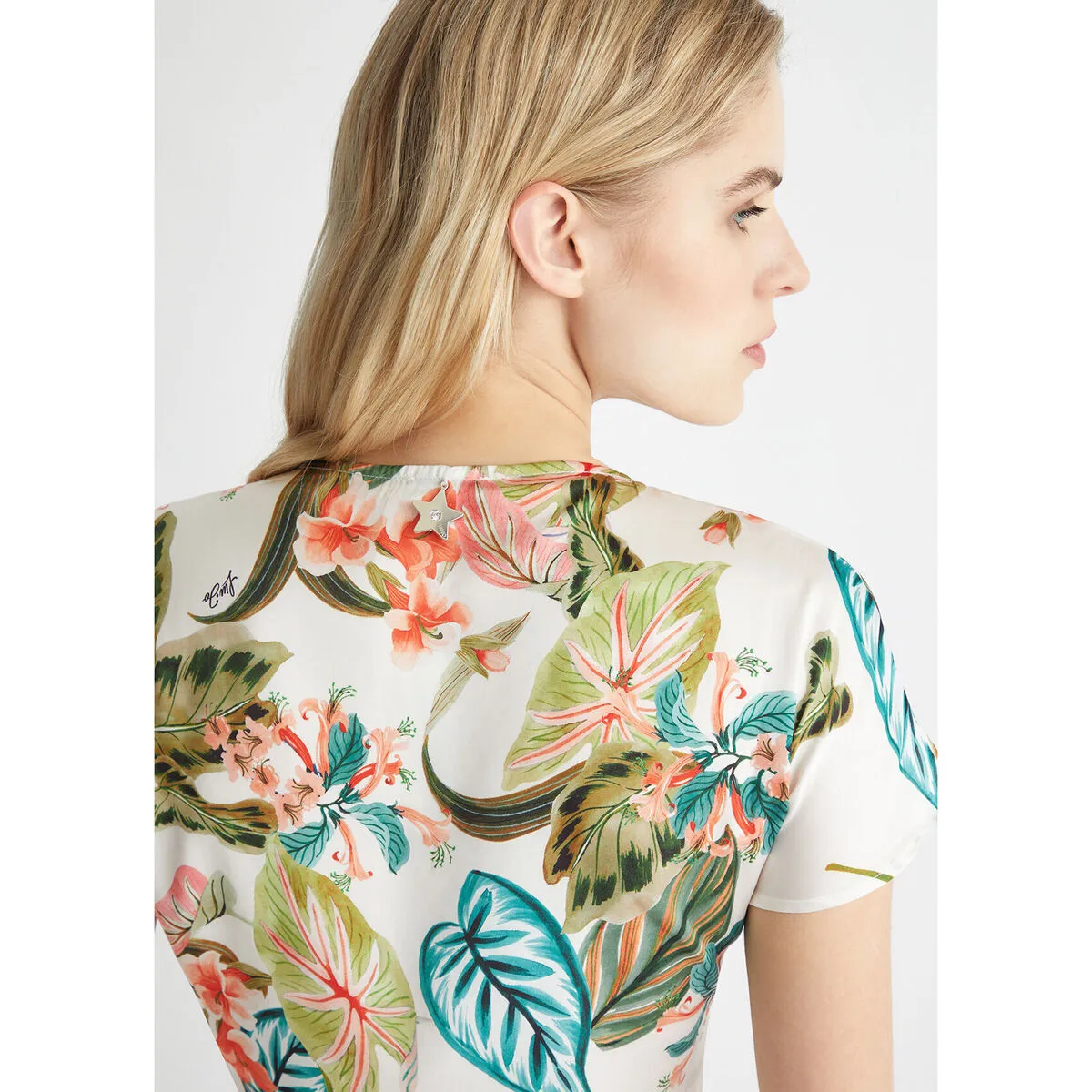 Camisa corta con estampado tropical