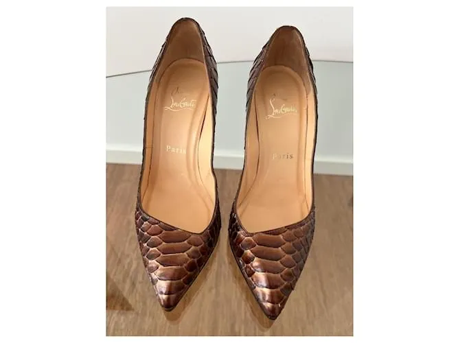 Christian Louboutin Zapatos de tacón Bronce 