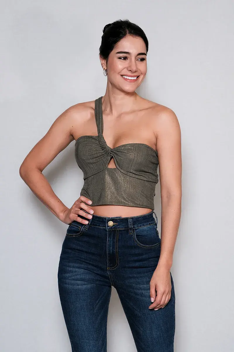 Crop top de tira medio hombro unicolor