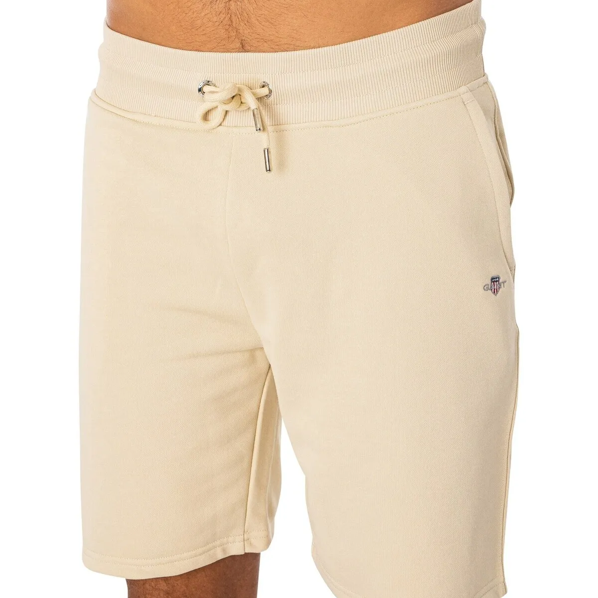 Shorts Deportivos Con Escudo Regular