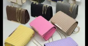 Surtido al por mayor de bolsos de mujer para mujer con una amplia gama de modelos y selección de colores de Turquía.