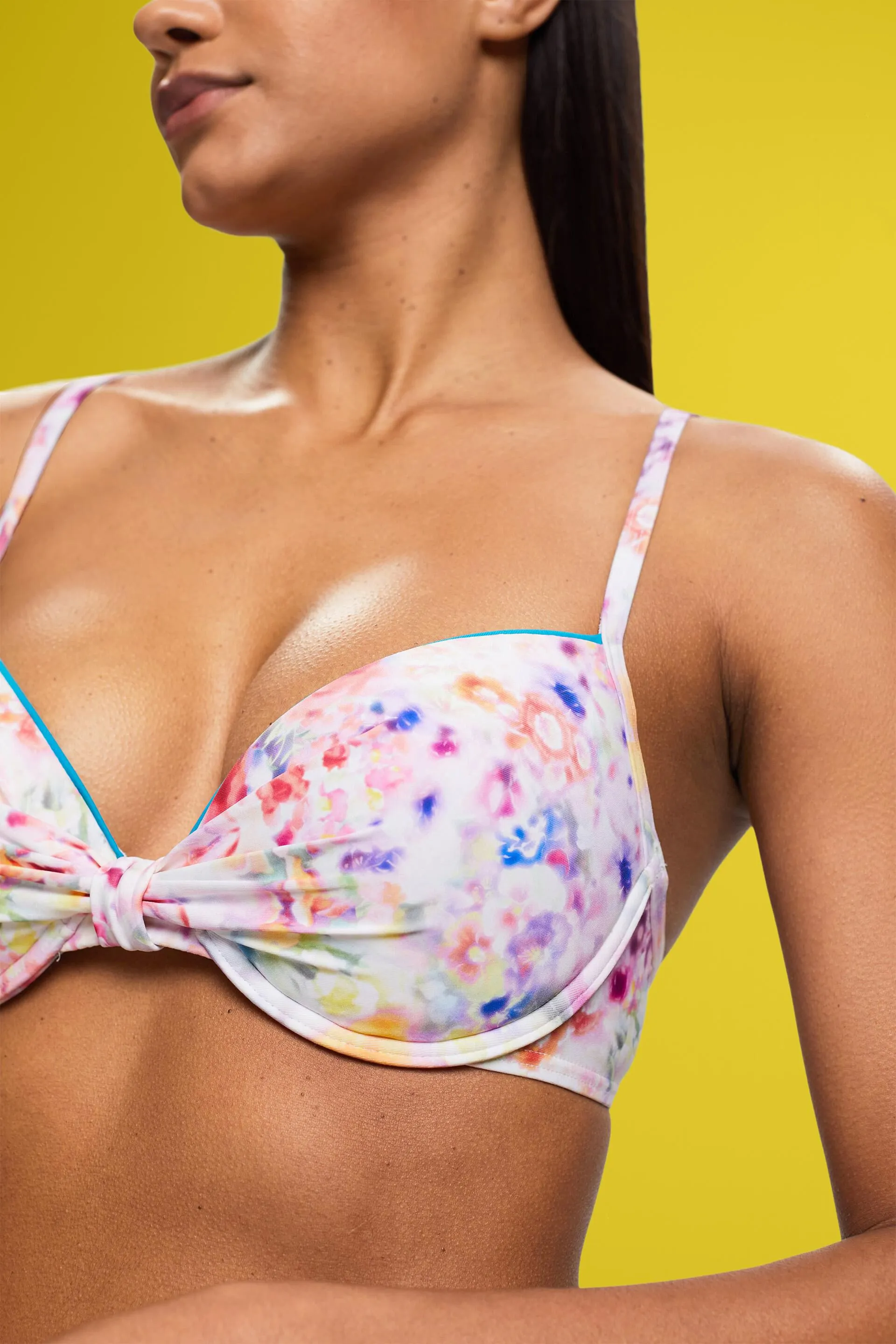 Top de bikini con aros, relleno y estampado floral